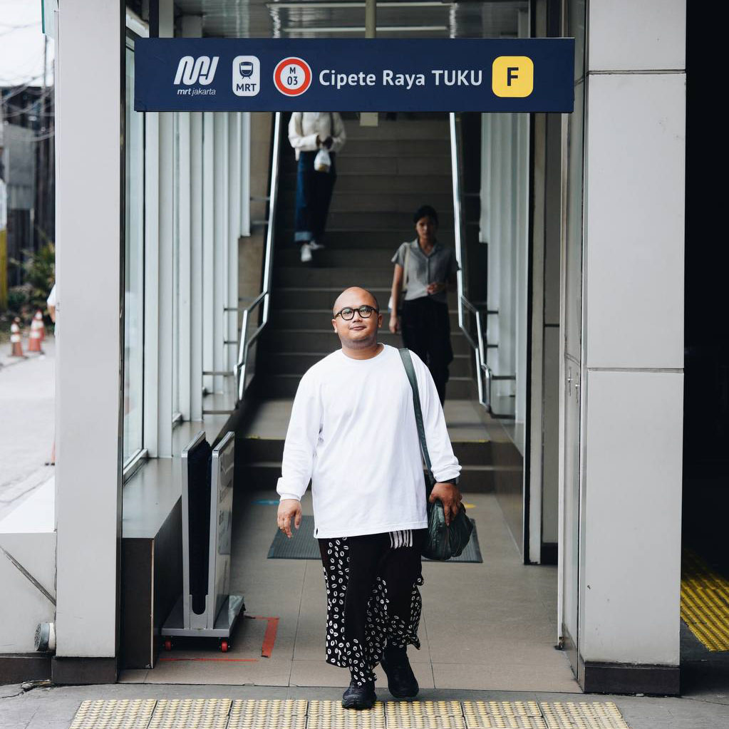 Surat Kabar - Stasiun Cipete Raya TUKU