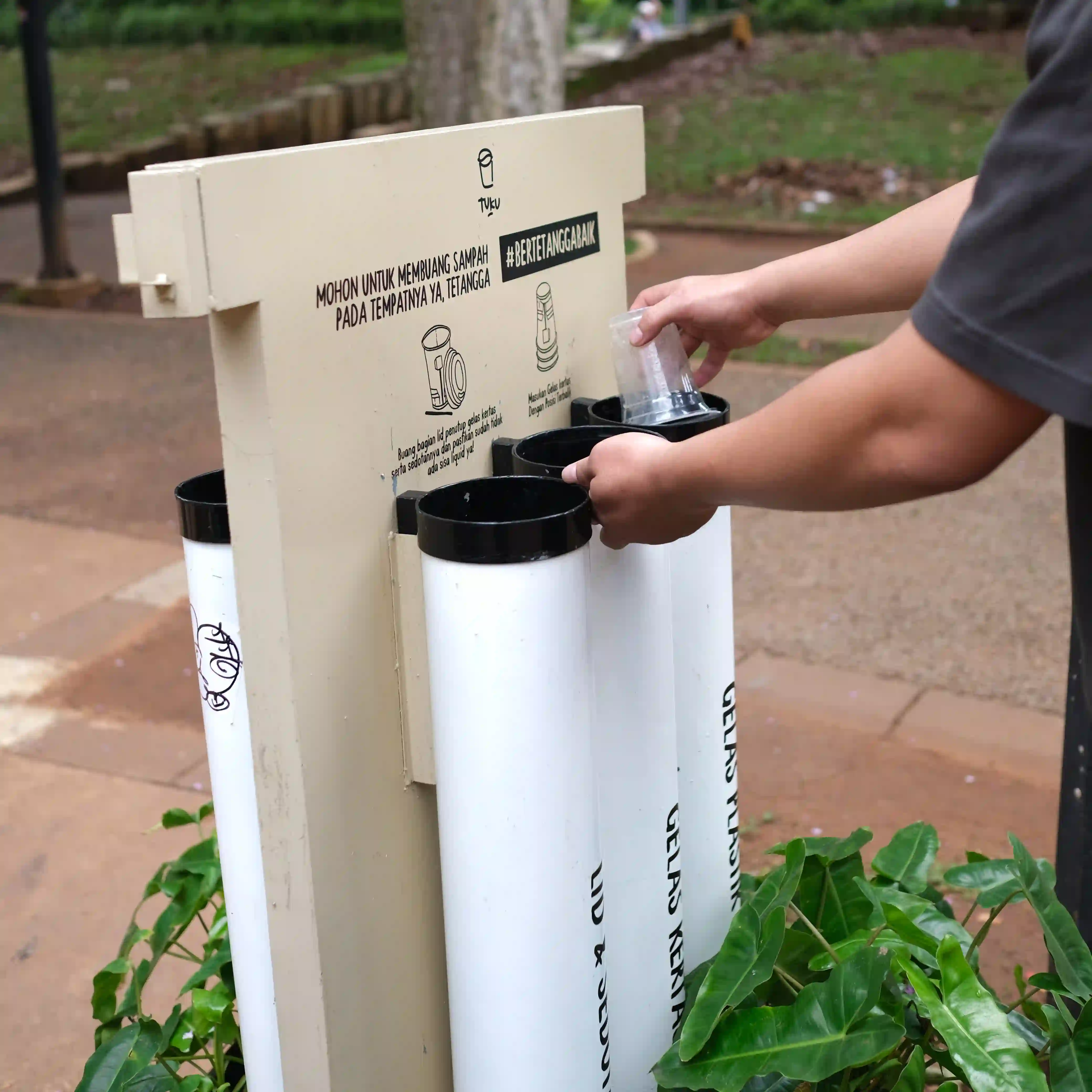 Surat Kabar - undefined